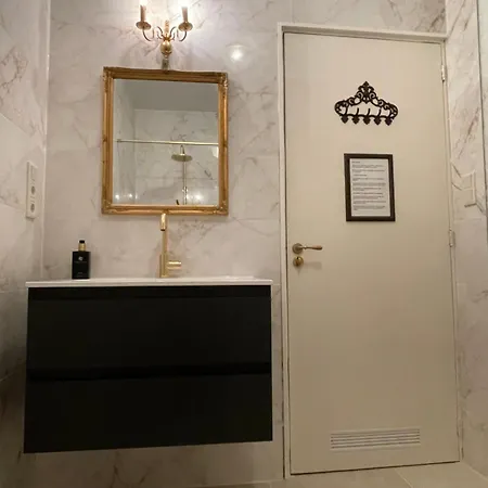 Bed & Breakfast Comfortable Stylish In Centre Of -