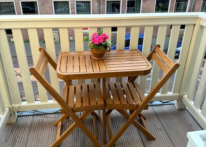 Comfortable Stylish In Centre Of - La Haye