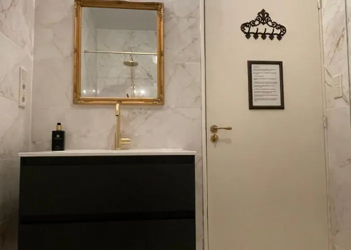 B&B Comfortable Stylish In Centre Of -