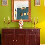 Comfortable Stylish In Centre Of -